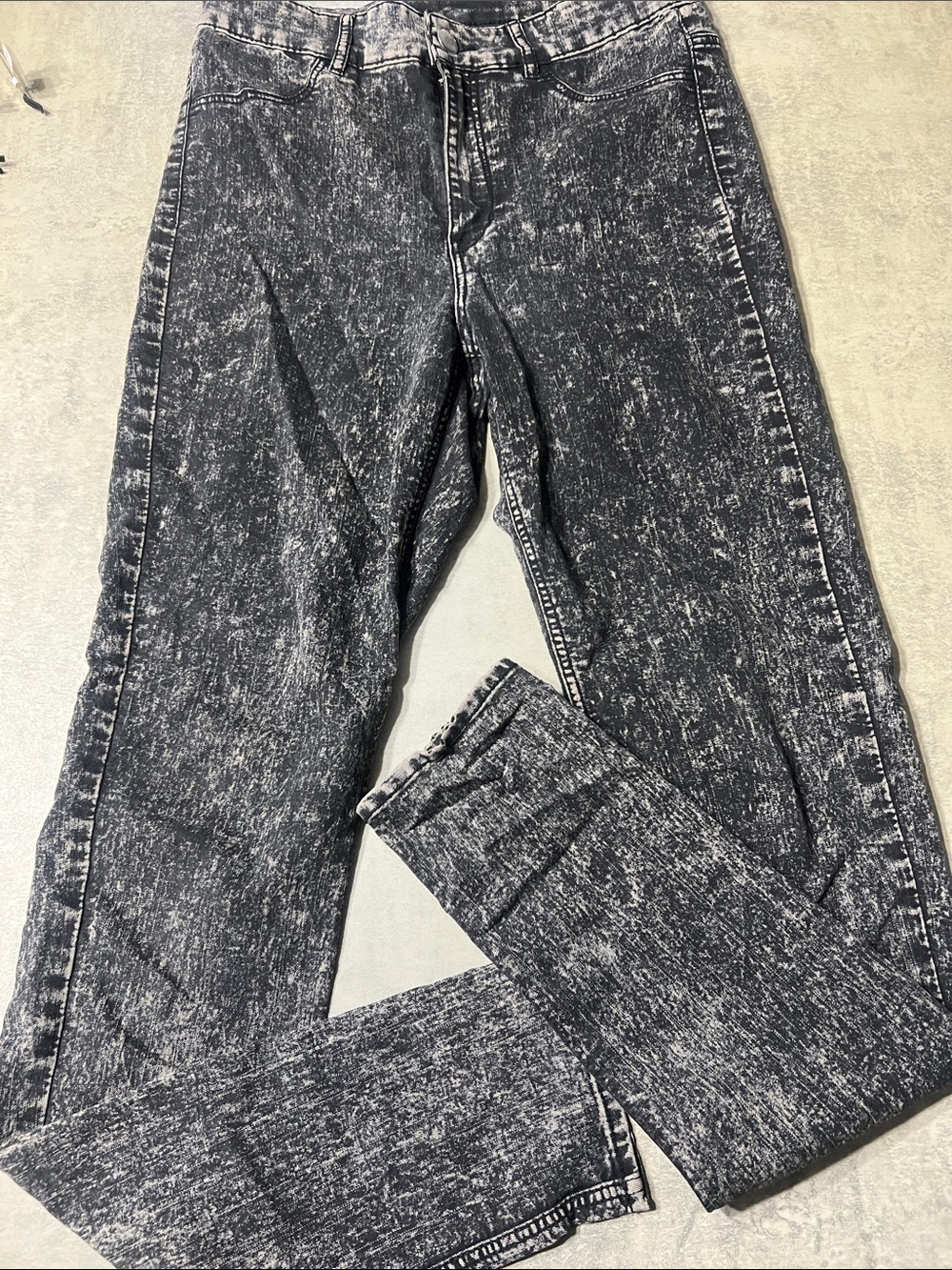 H&M woman Black Acid-Wash Slim Straight Jeans